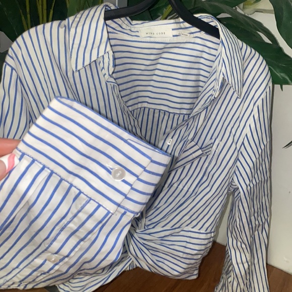Mind code
Size L
Crop top
Button up - Picture 6 of 6